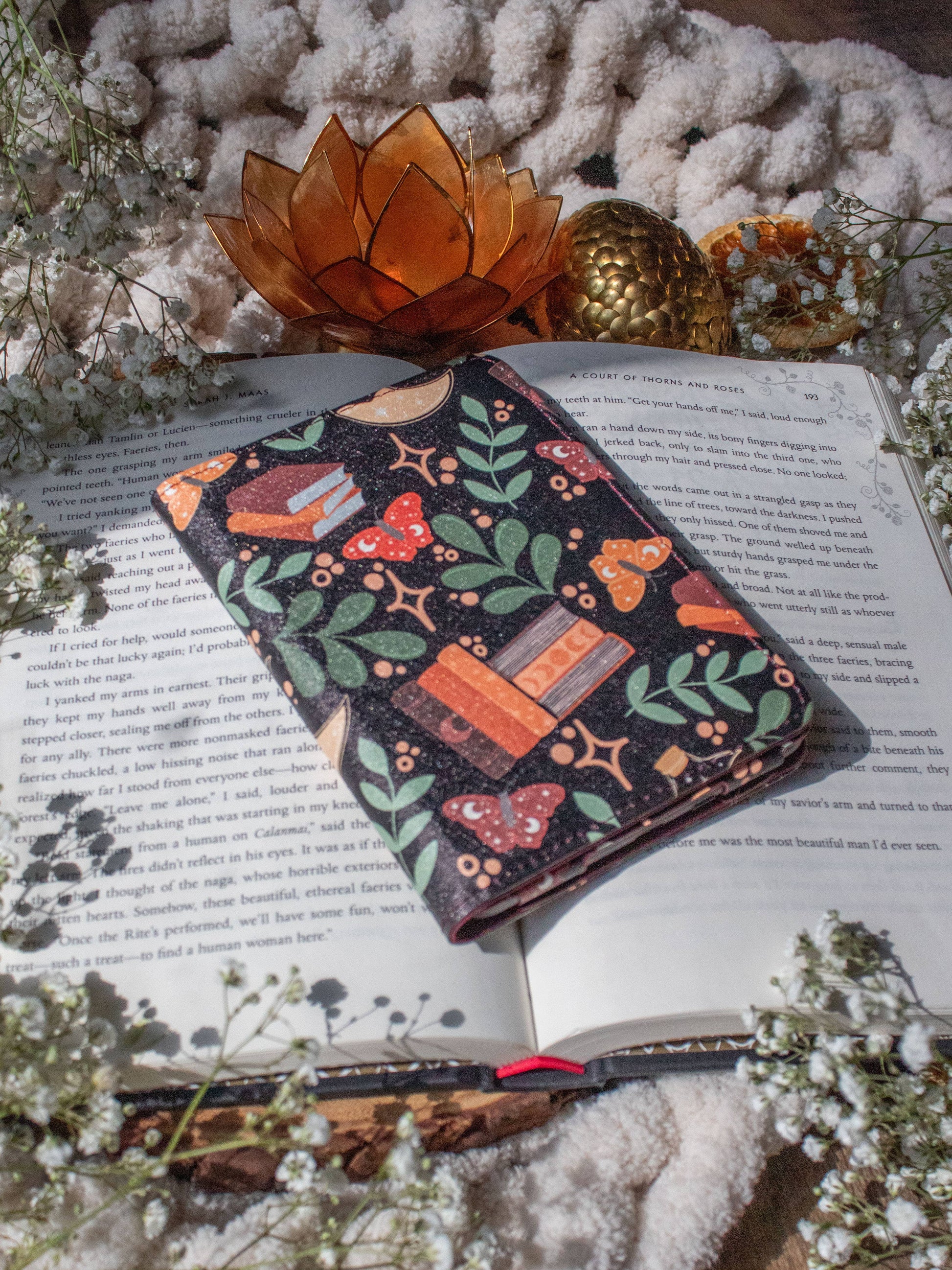 Kindle Case | Burgundy Books : Paperwhite 11/12th Gen - Right Strap