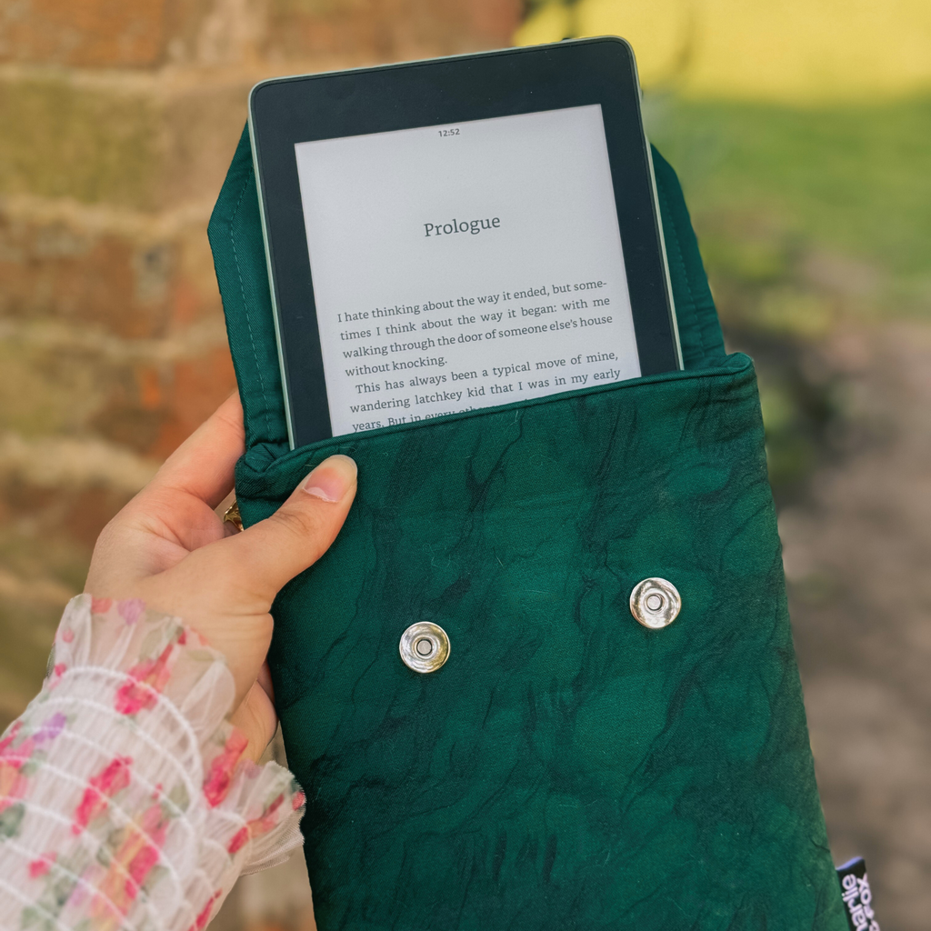 Charlie and Fox E-Reader Sleeve - Emerald Green