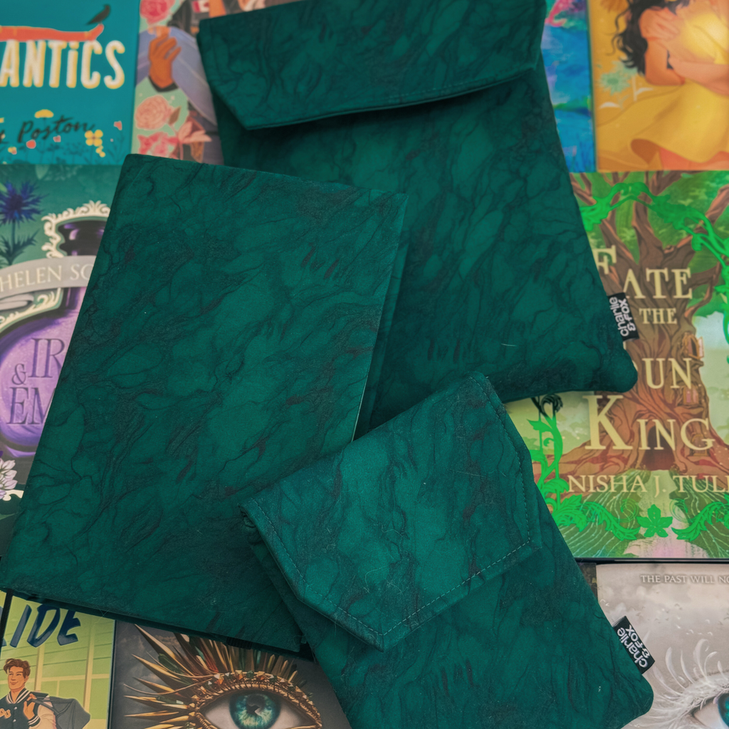 Charlie and Fox E-Reader Sleeve - Emerald Green