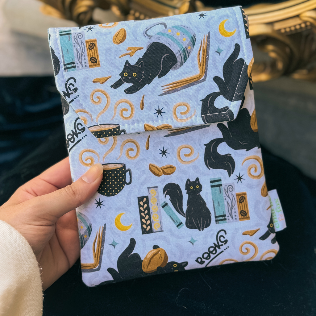 Charlie and Fox E-Reader Sleeve - Feline Fables