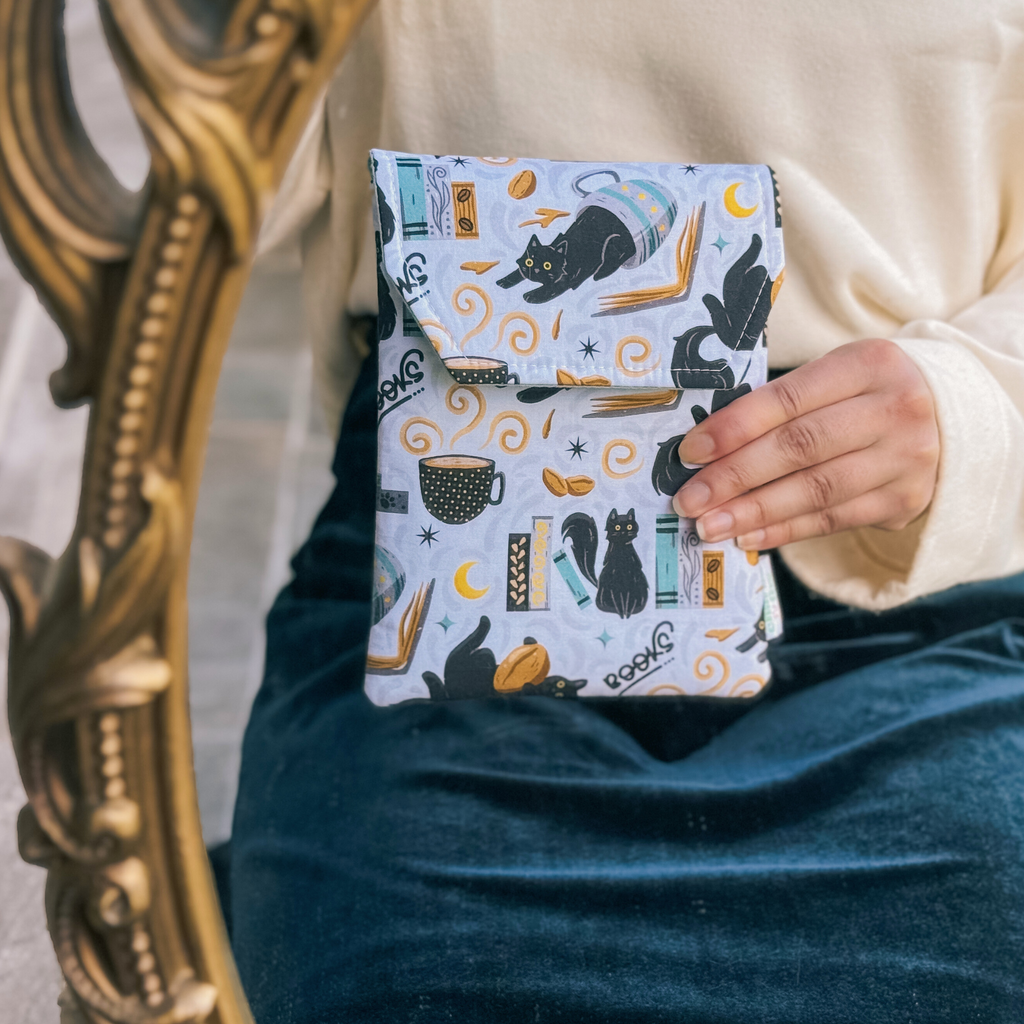 Charlie and Fox E-Reader Sleeve - Feline Fables