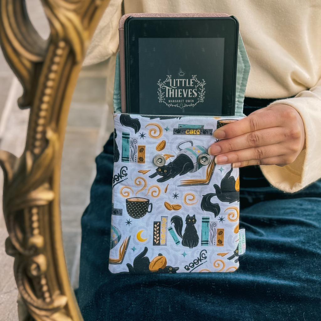Charlie and Fox E-Reader Sleeve - Feline Fables