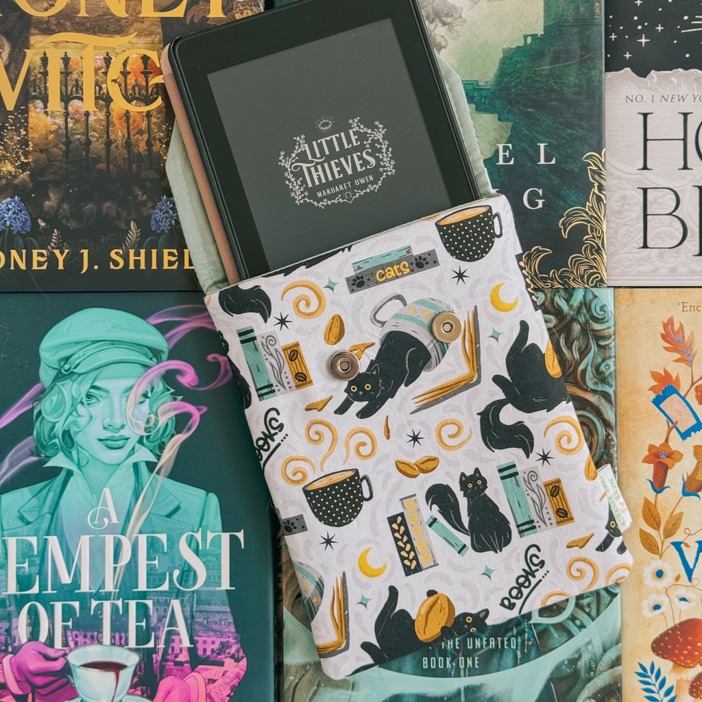 Charlie and Fox E-Reader Sleeve - Feline Fables