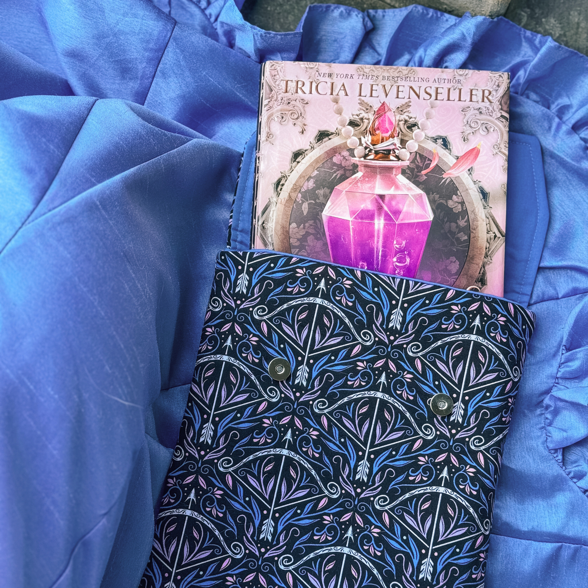 Charlie and Fox Book Sleeve - Huntress