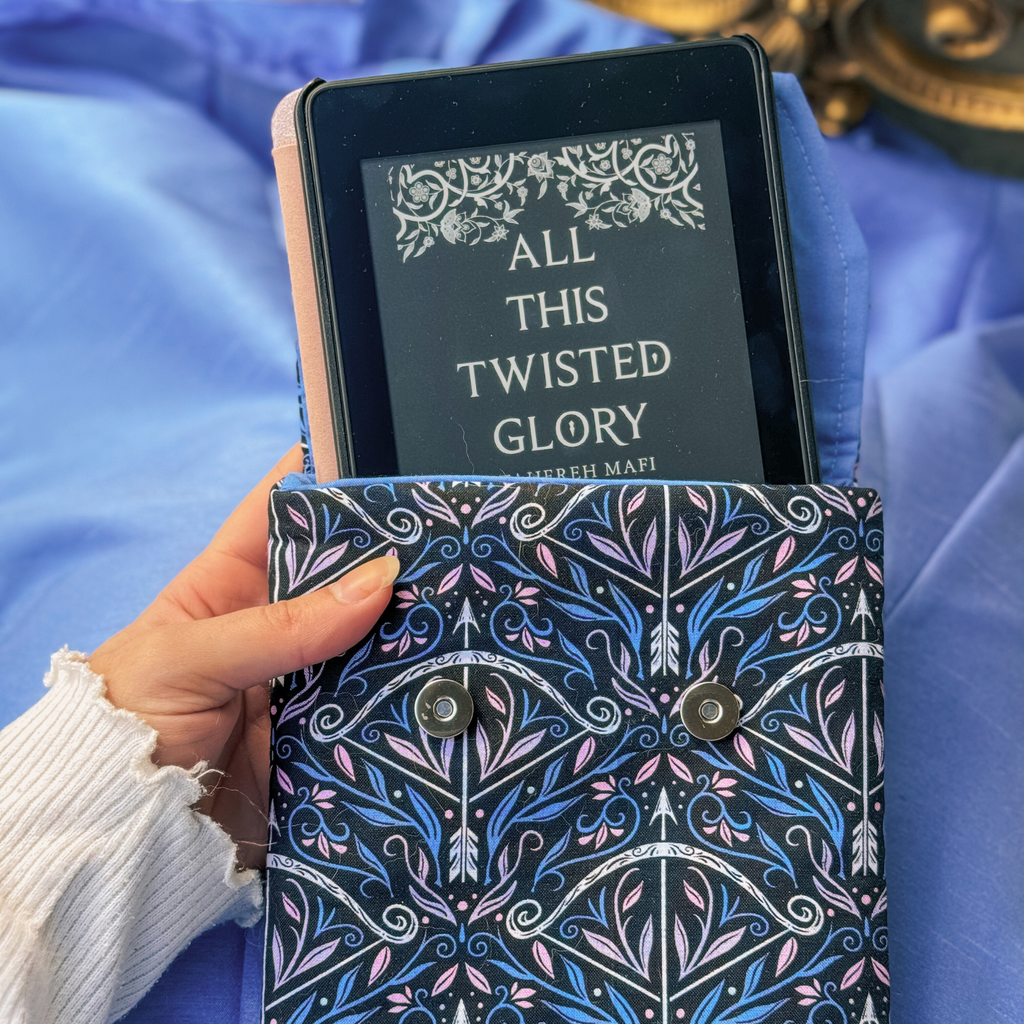 Charlie and Fox E-Reader Sleeve - Huntress