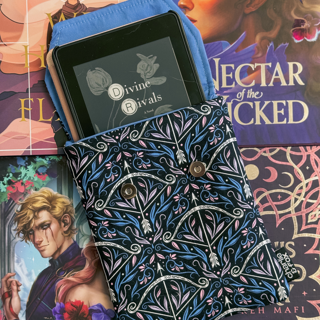 Charlie and Fox E-Reader Sleeve - Huntress
