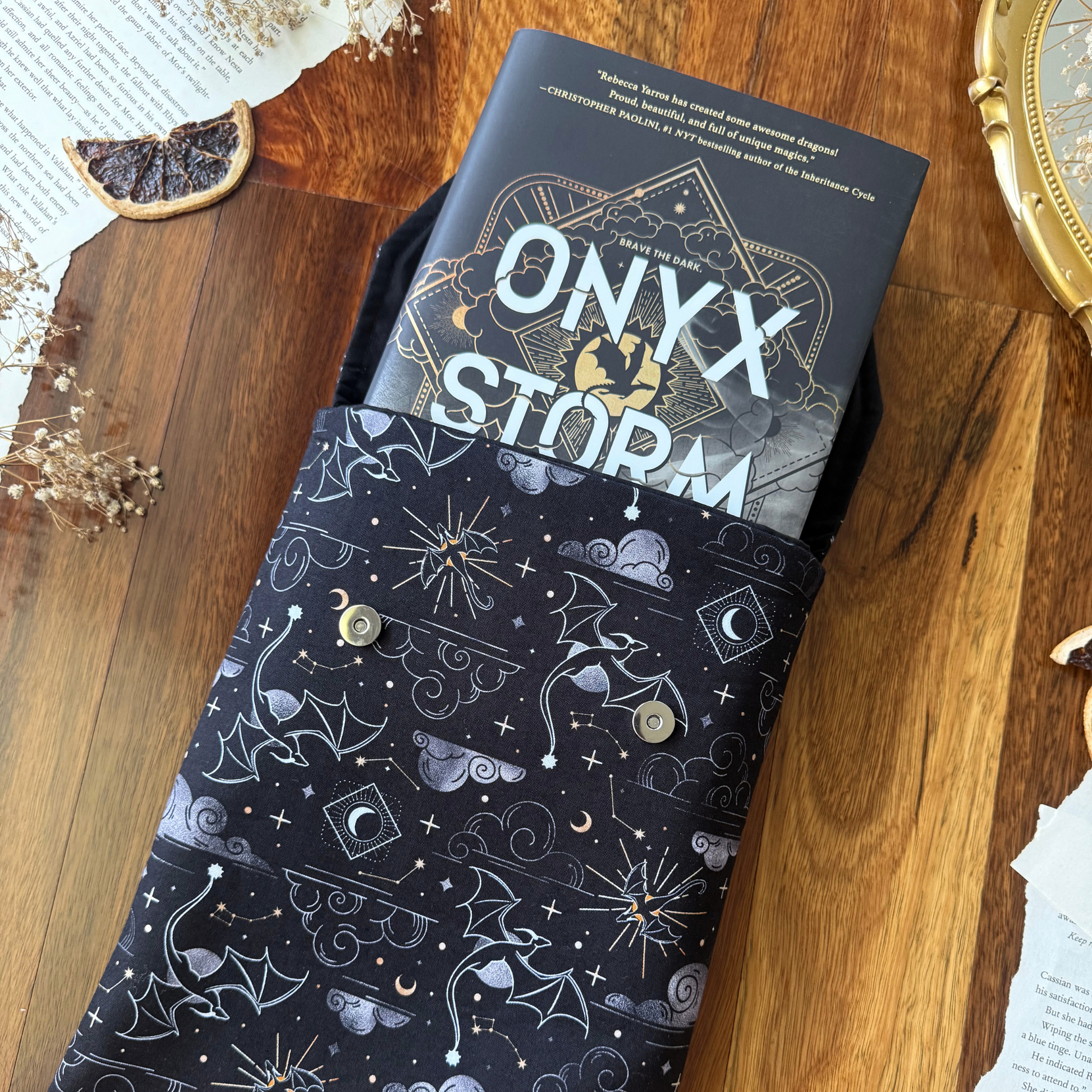 Charlie and Fox Book Sleeve - Onyx Storm - Rebecca Yarros