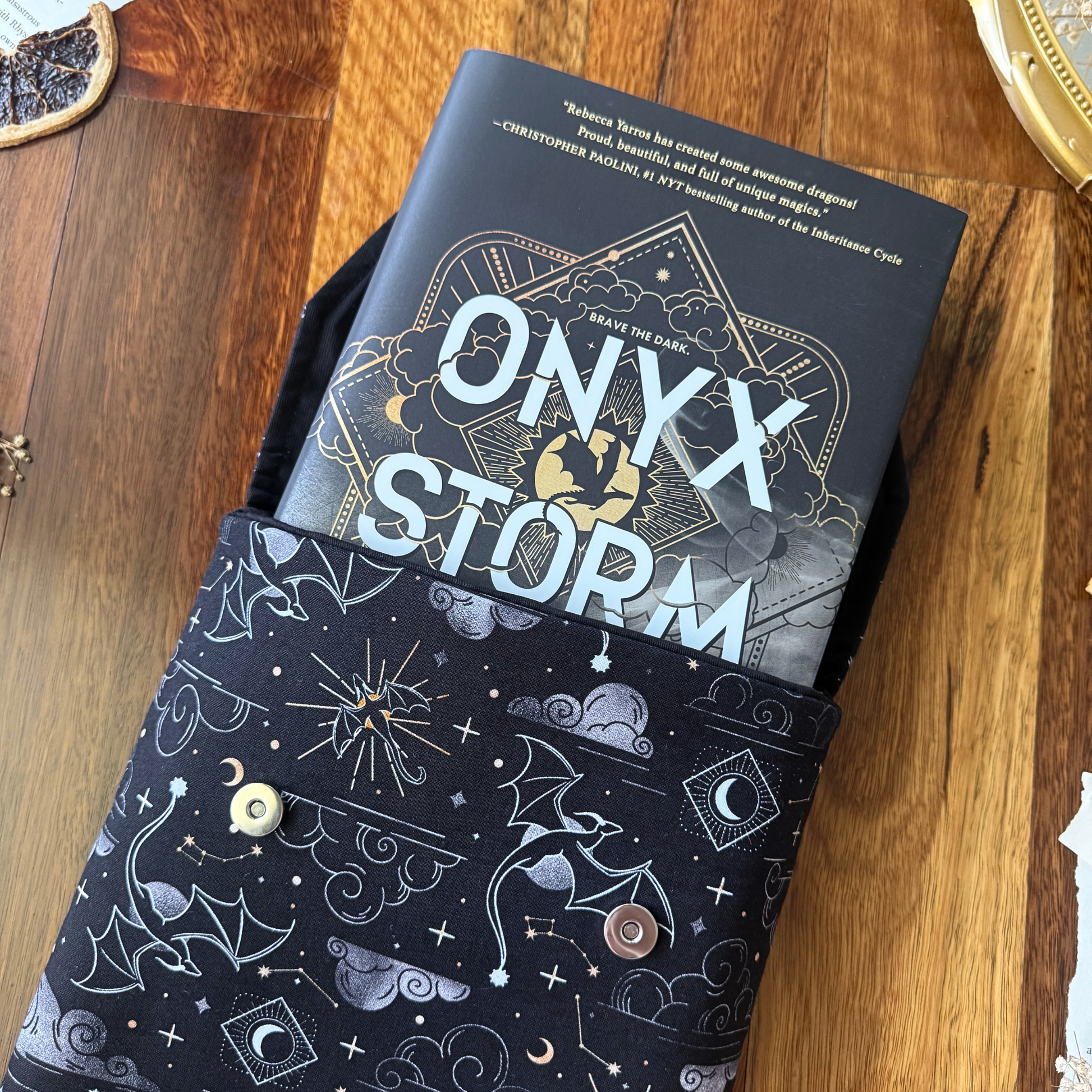 Charlie and Fox Book Sleeve - Onyx Storm - Rebecca Yarros