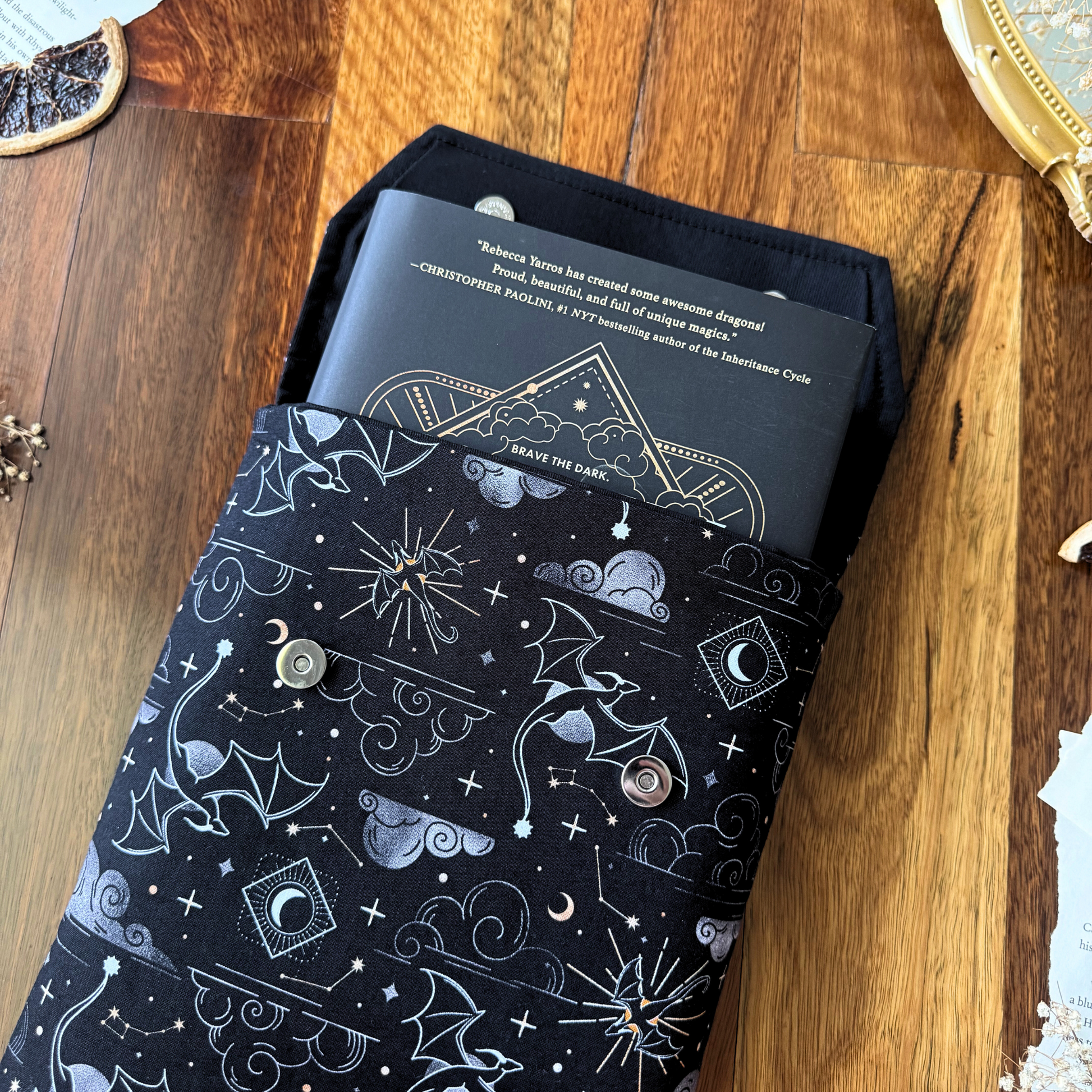 Charlie and Fox Book Sleeve - Onyx Storm - Rebecca Yarros