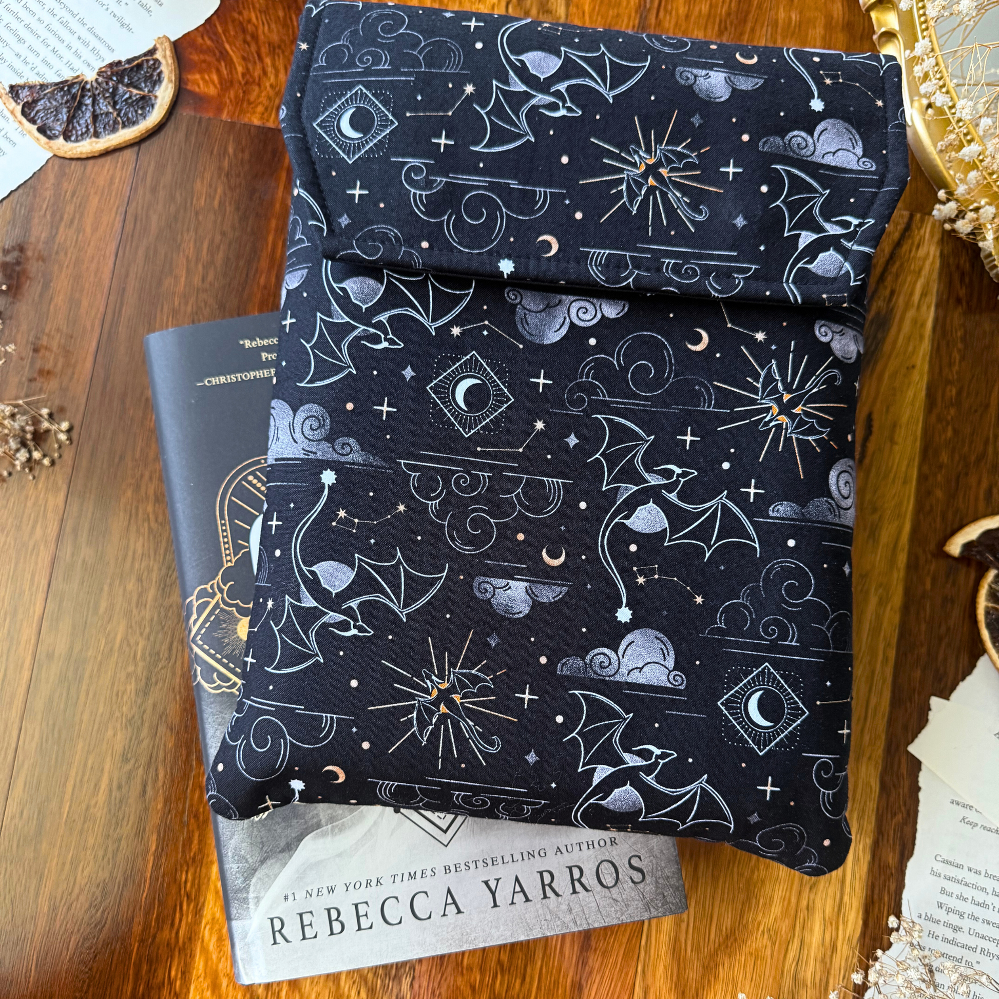 Charlie and Fox Book Sleeve - Onyx Storm - Rebecca Yarros