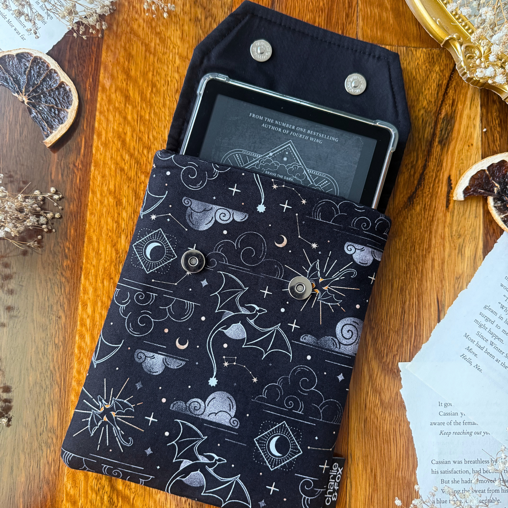 Charlie and Fox E-Reader Sleeve - Onyx Storm - Rebecca Yarros