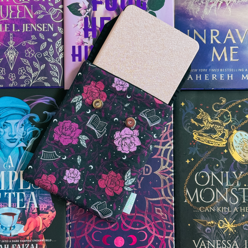 Charlie and Fox E-Reader Sleeve - Romantasy