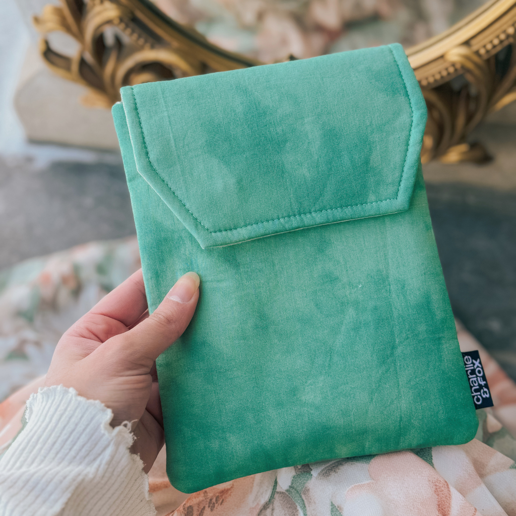 Charlie and Fox E-Reader Sleeve - Tide Pool