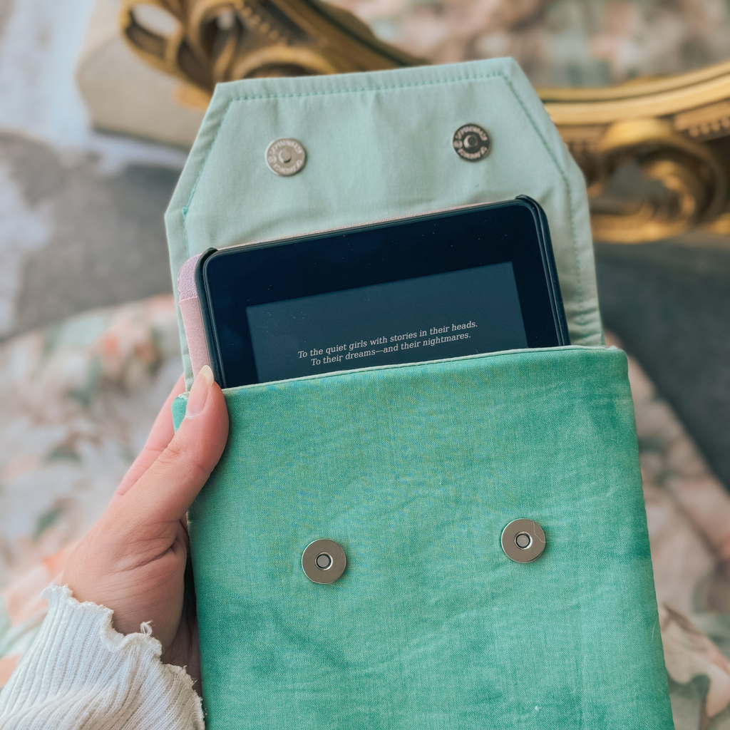 Charlie and Fox E-Reader Sleeve - Tide Pool