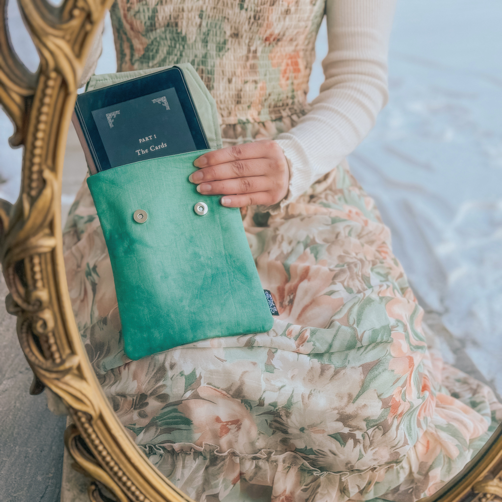 Charlie and Fox E-Reader Sleeve - Tide Pool