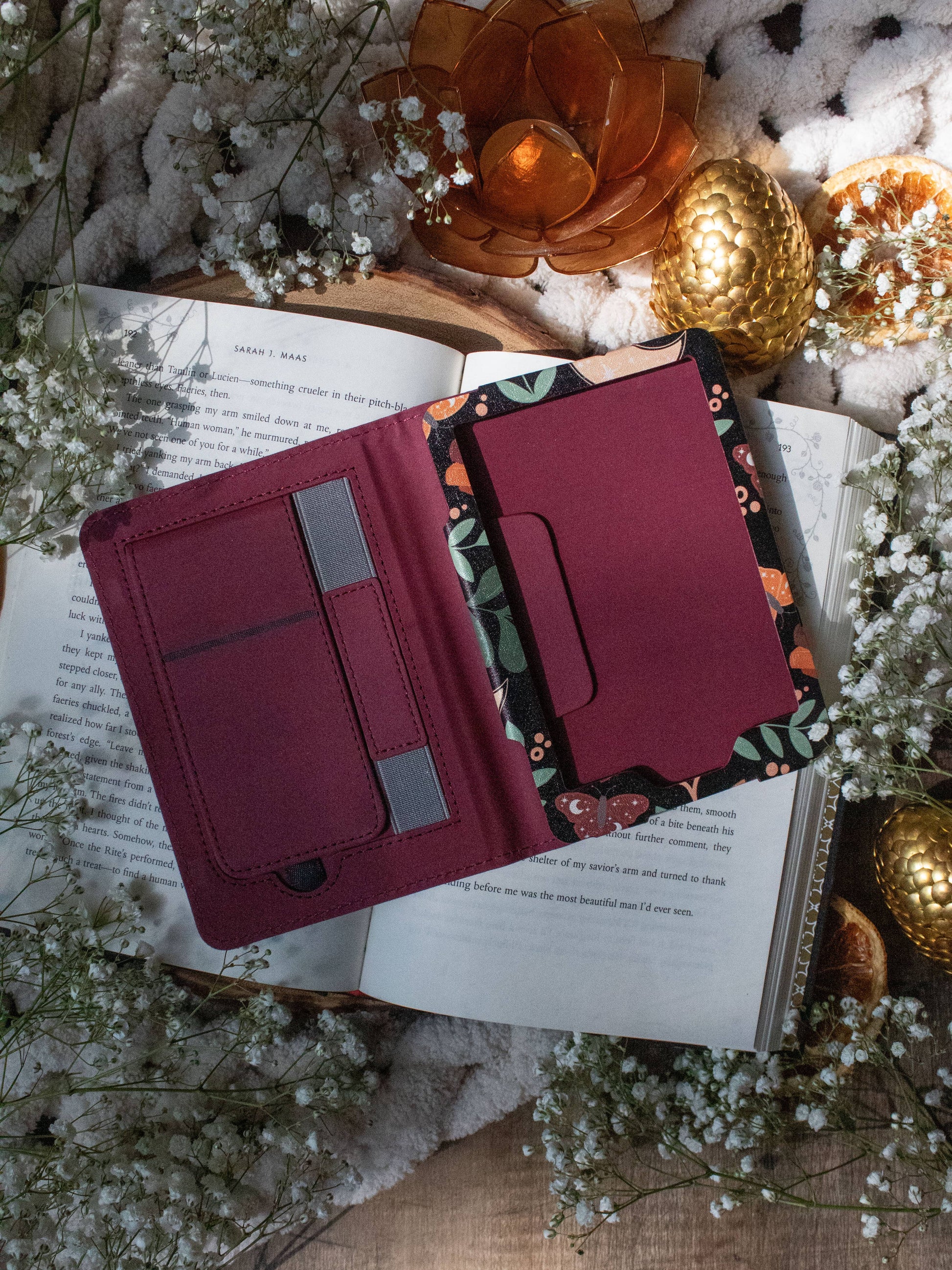 Kindle Case | Burgundy Books : Paperwhite 11/12th Gen - Right Strap