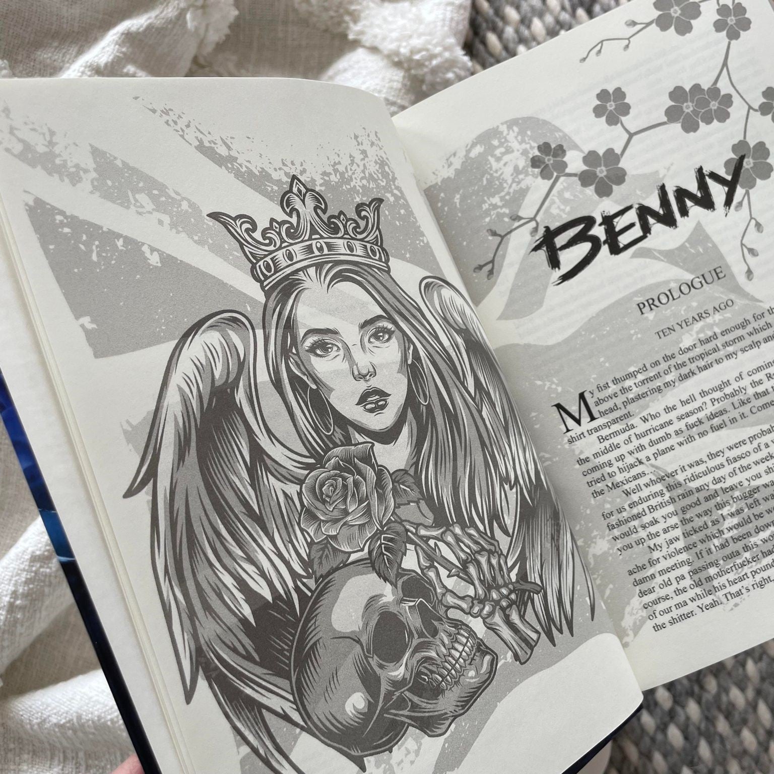 Forget Me Not Bombshell: HARDCOVER by Caroline Peckham & Susanne Valenti